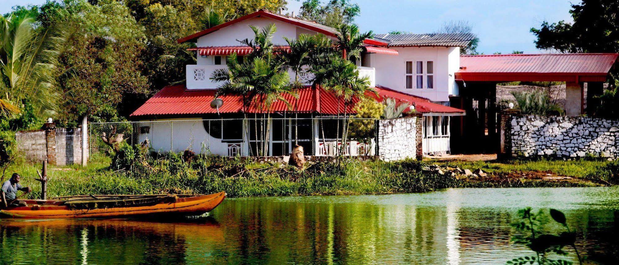 Riverside Hotel Katunayaka Zewnętrze zdjęcie